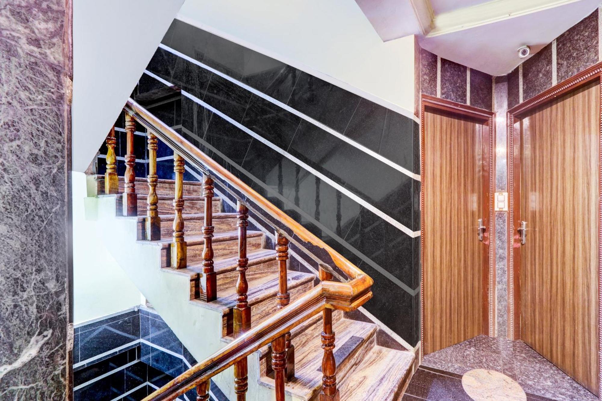 Hotel O Hanuman Pet Near Railway Station Vijayawāda المظهر الخارجي الصورة